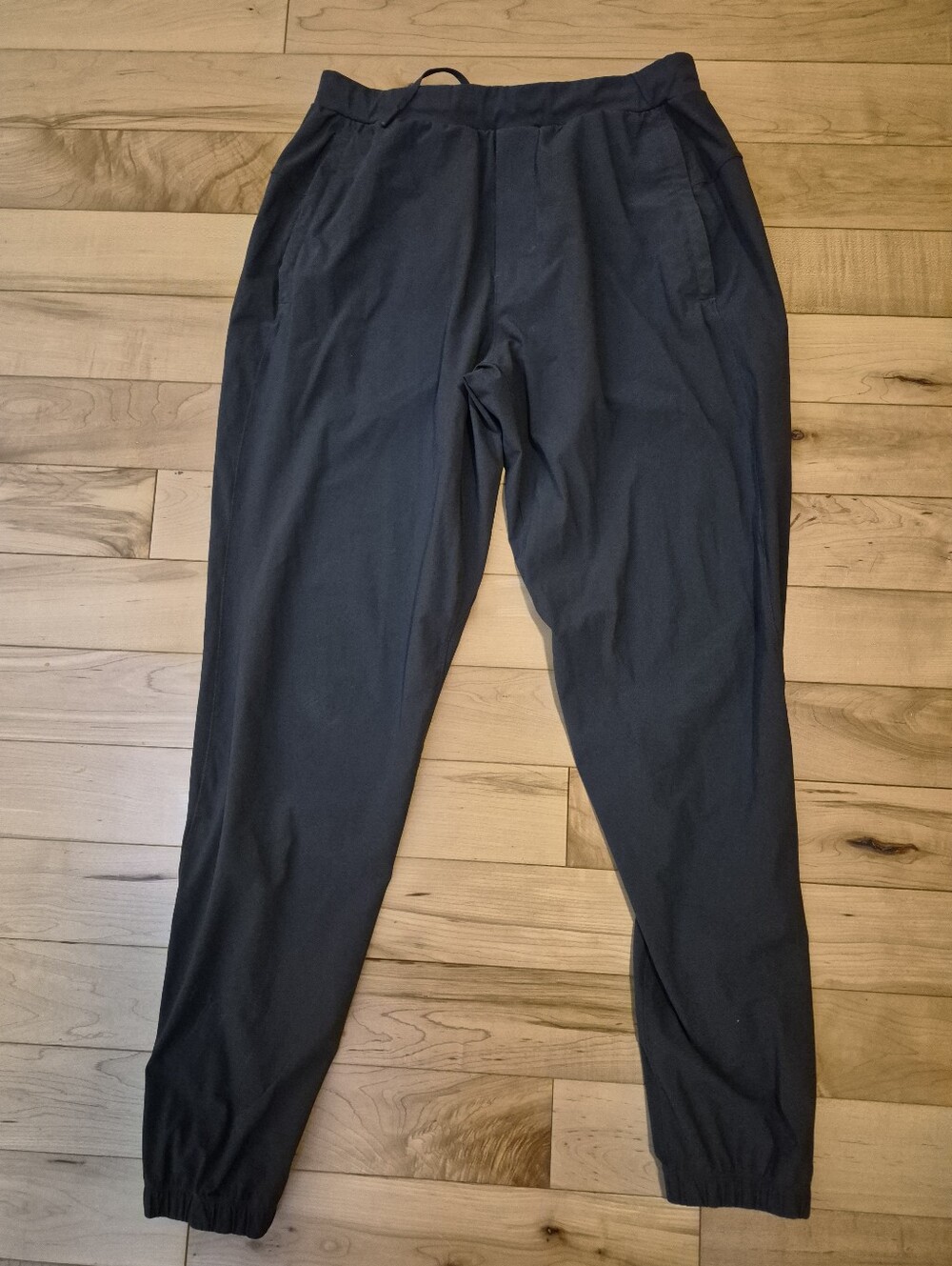 Lululemon women's size medium black jogger pants